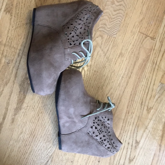 Booties - Picture 6 of 7